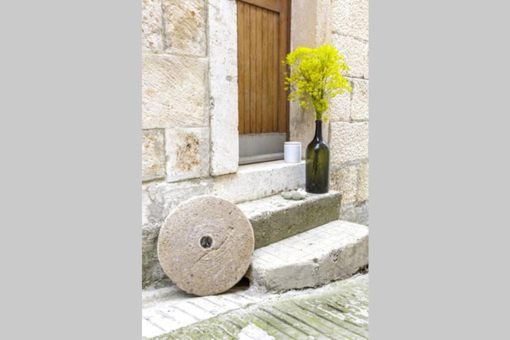 Antique Central Komiza House Nona Nika エクステリア 写真