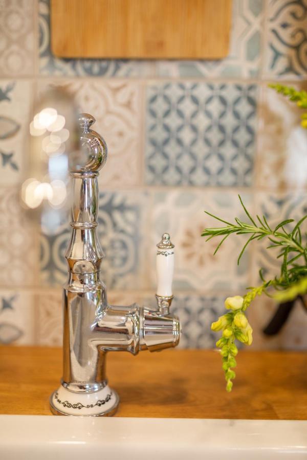 Antique Central Komiza House Nona Nika エクステリア 写真