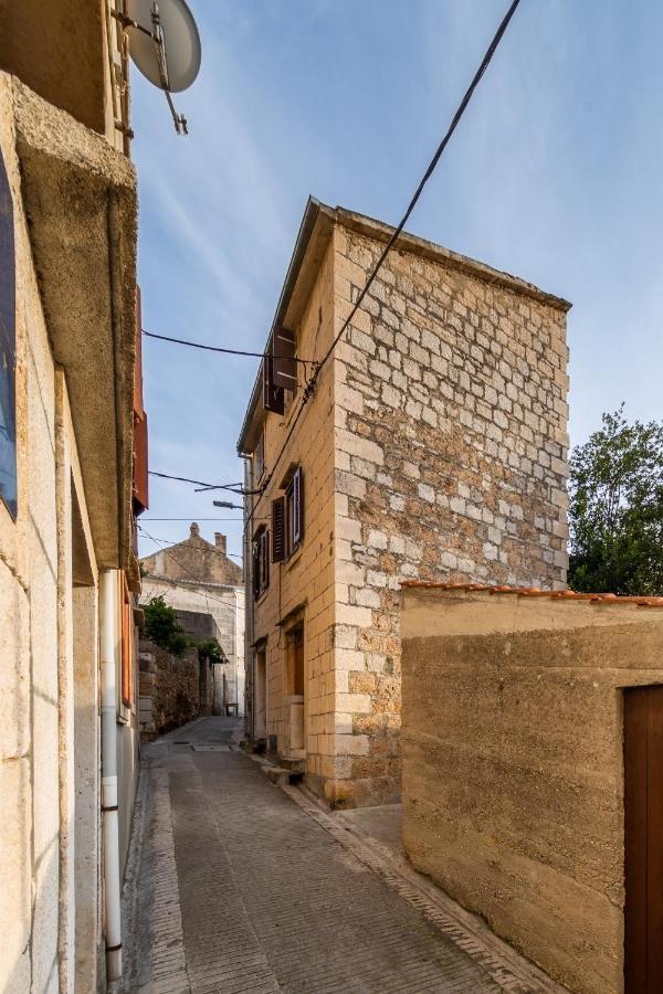 Antique Central Komiza House Nona Nika エクステリア 写真